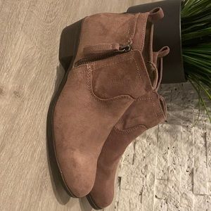 2/$20 just add to bundle to save!!    Cute faux suede bootie.